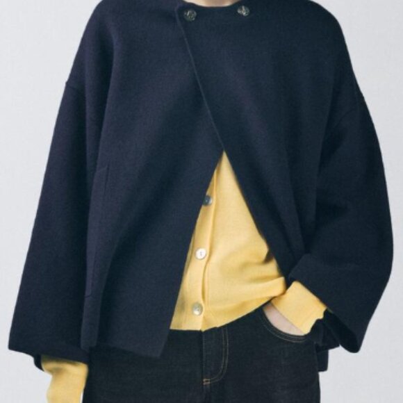 Zara Women's Toggle Closure Sweater (size: L) - NWT - Picture 2 of 14